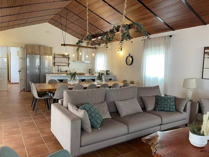 Ferienhaus für 16 Personen, mit Terrasse und Garten sowie Pool und Ausblick