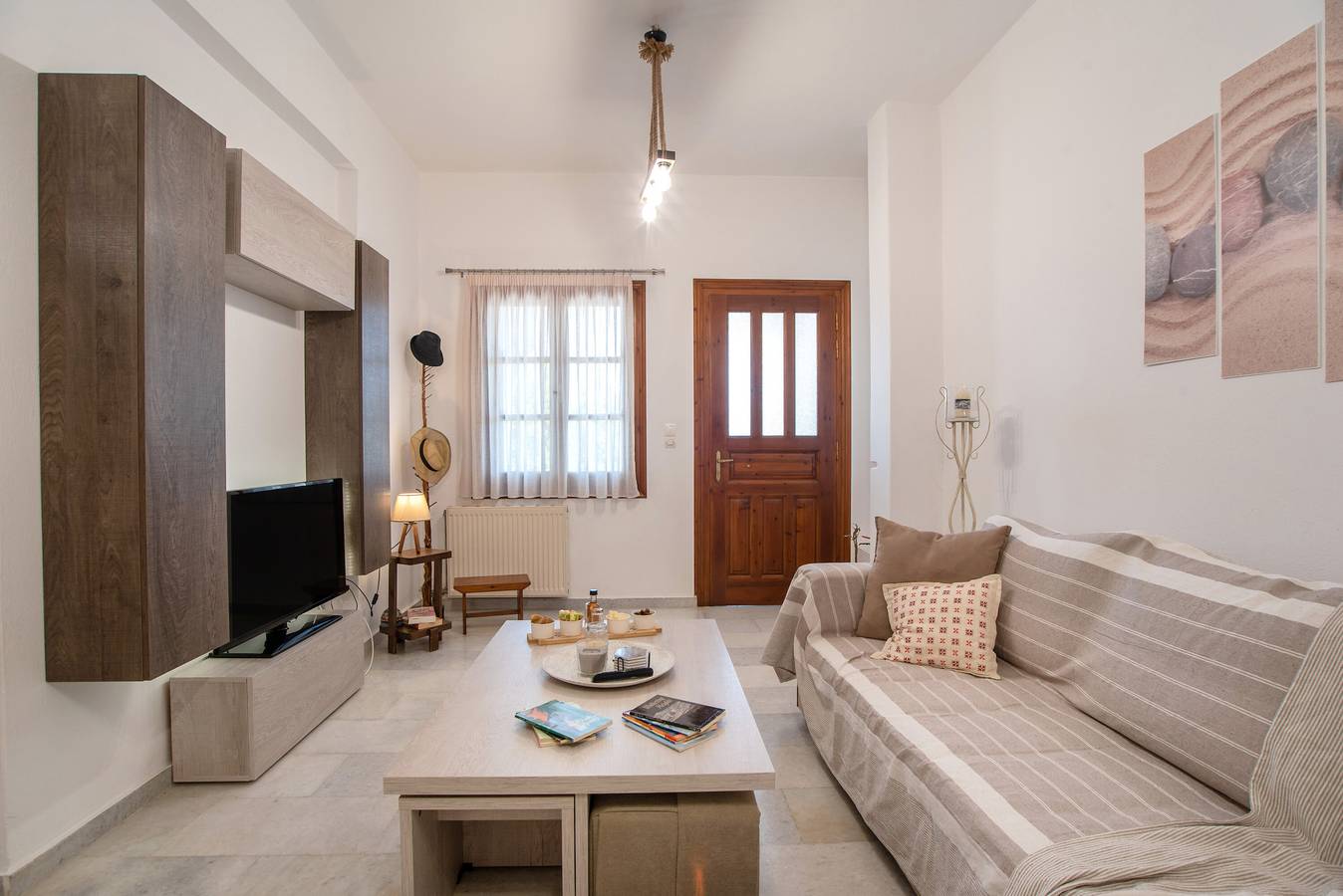 Entire apartment, Apartment 'On_the_road_house' with Mountain View, Balcony and Wi-Fi in Drymalia, Cyclades