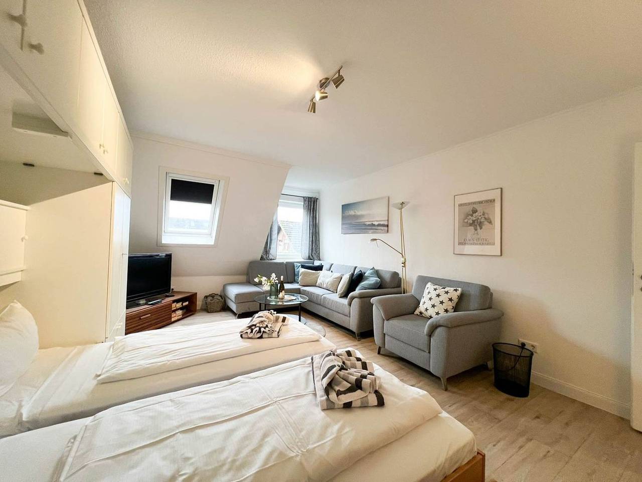 Ganze Ferienwohnung, Blaue Huis - Sylt ist wertvoller Lebensraum und wohltuender Urlaubsort, ein paradiesisches Refugium, das im Grunde keinen von uns braucht. Wir hingegen, jene, die seit jeher diese Verbindung spüren, wir brauchen die Insel. in Westerland, Sylt (Gemeinde)