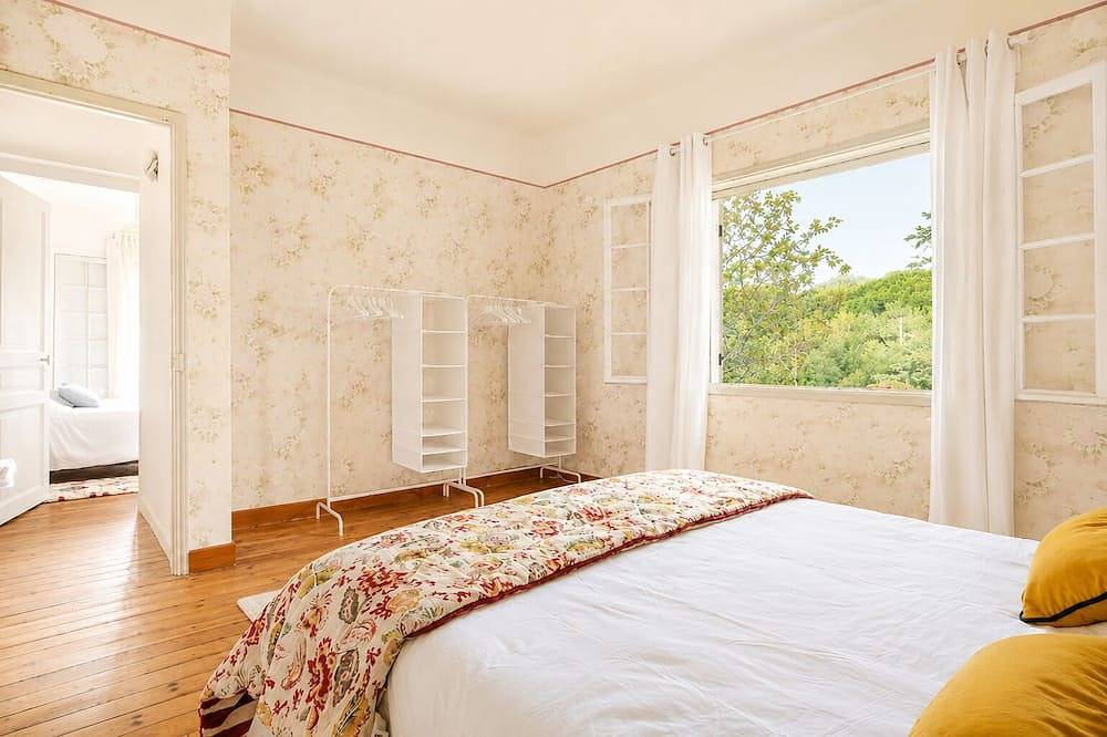 Provence-Gard, villa avec 8-9 couchages avec Piscine, à 35 min des plages. in Beaucaire, Région de Nîmes