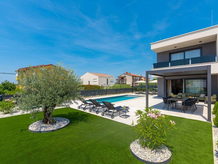 Ferienhaus für 6 Personen, mit Terrasse und Garten in Novigrad