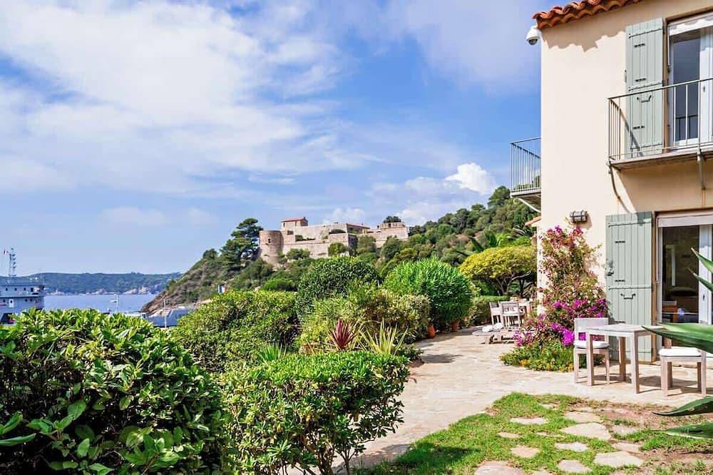 Gran casa en primera línea de playa tranquila situada la isla de Port-Cros in Provenza