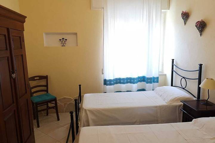 Location de vacances pour 6 personnes, avec jardin et balcon à Bosa Marina - 2