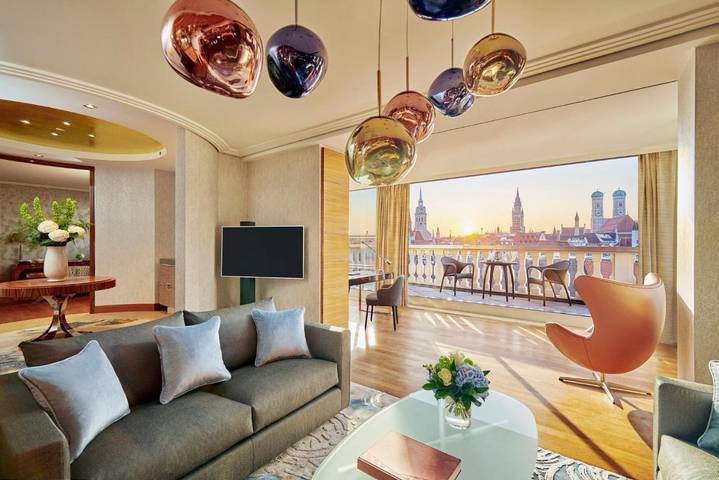 Hotel für 4 Personen, mit Terrasse und Pool sowie Sauna in München