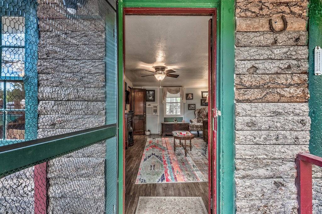 Retro gehen! Authentische Hütte in der Mitte der Stadt in Ruidoso, Ski Apache