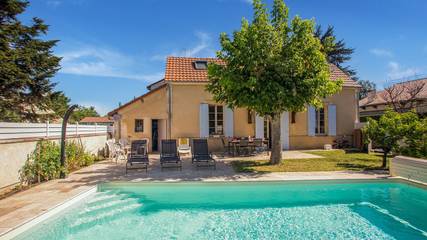 Location de vacances pour 6 personnes, avec jardin ainsi que terrasse et piscine à Bergerac