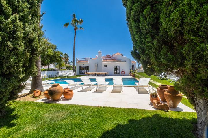 Villa para 12 pessoas, com jardim e varanda em Albufeira