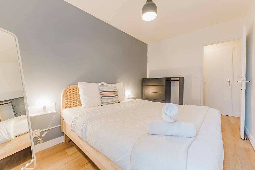 Entire apartment, Two bedrooms with balcony and parking in La Madeleine, Lille region