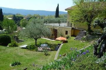 Gîte pour 2 personnes, avec jardin à Villecroze