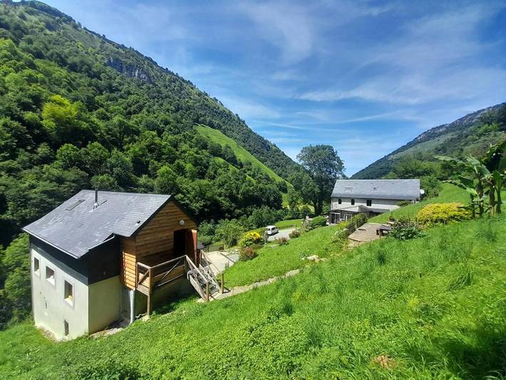 Gîte pour 20 personnes, avec vue et jardin à Lourdios-Ichère