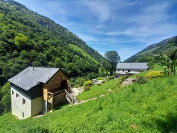Gîte pour 20 personnes, avec vue et jardin à Lourdios-Ichère