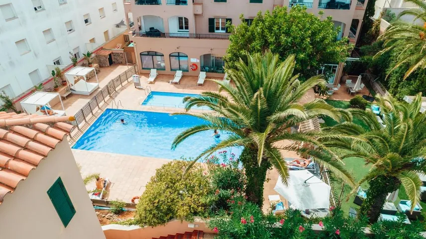 Aparthotel para 10 personas, con jardín y piscina - 1