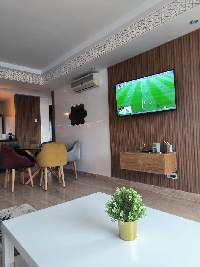 Gîte pour 6 personnes, avec piscine et balcon ainsi que jardin et vue dans Restinga Smir