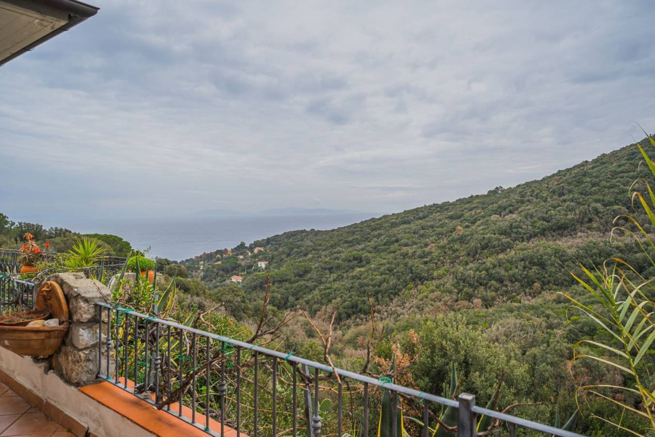 Entire holiday apartment, App.Ti Straccoligno - Casa Mimma in Naregno, Elba