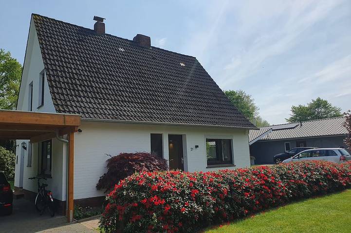 Ferienhaus für 6 Personen, mit Terrasse und Garten in Uplengen