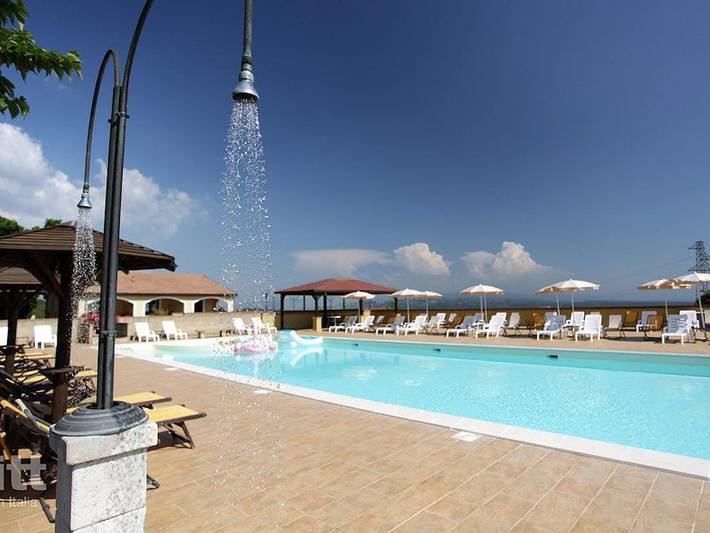 Agriturismo per 4 persone, con balcone/terrazza e terrazza a Riparbella