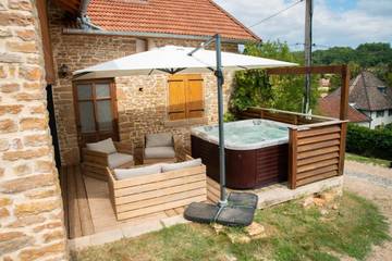 Gîte pour 8 personnes, avec jacuzzi et terrasse à Panossas