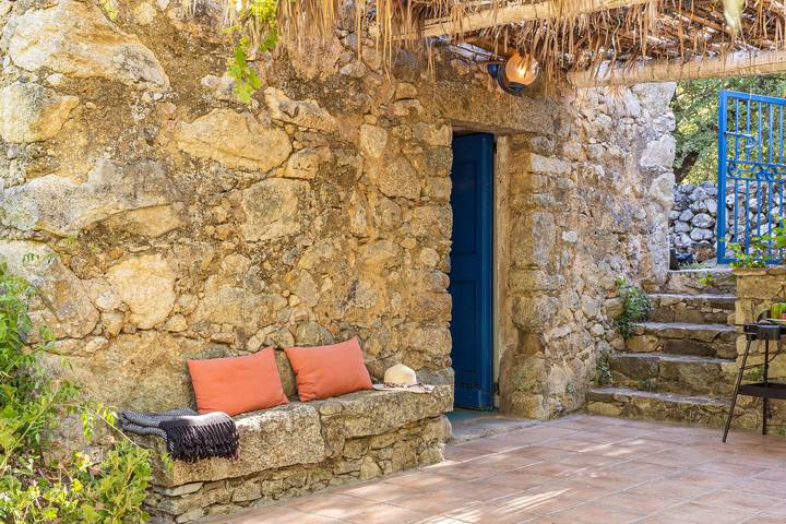 Gîte pour 2 personnes, avec piscine ainsi que jardin et terrasse à Ville-di-Paraso - 3