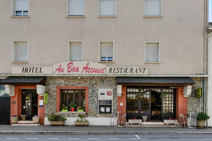 Hôtel pour 2 personnes, avec Terrasse ainsi que Jardin et Vue à Alban