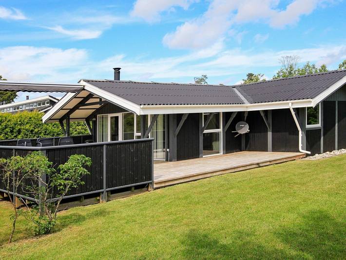 Feriehus for 6 personer, med terrasse, barnevennlig i Hals