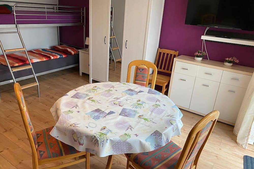 Ganze Wohnung, Fachwerkhaus-Charm in ruhiger Lage - große Ferienwohnung mit zwei Balkonen in Spangenberg, Schwalm-Eder-Kreis