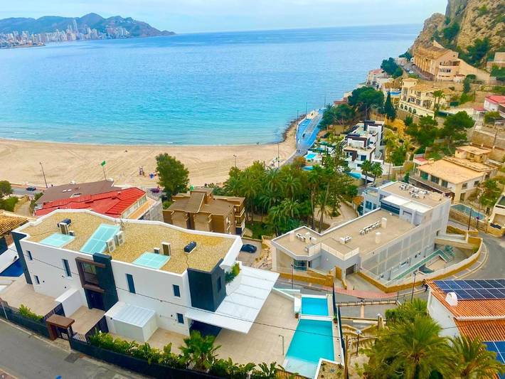 Ferienwohnung für 2 Personen, mit Balkon und Seeblick sowie Ausblick und Pool in Benidorm