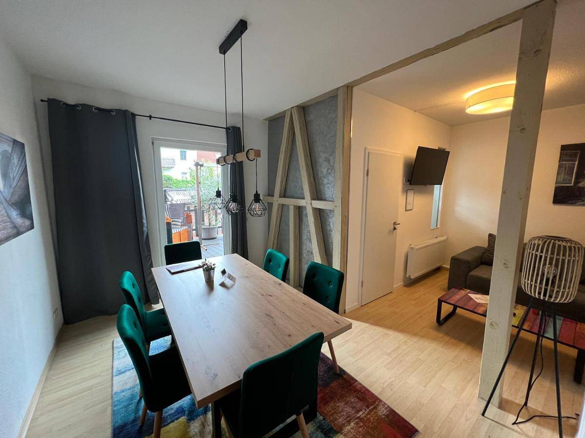 Ganze Wohnung, Apartment Napoleon, Nähe Zentrum, 2 Schlafzimmer, großer Balkon, free Wifi ,Parken in Wenigenjena, Jena