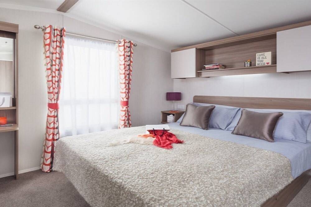 Delux Caravan sleeps 6 on an extremely popular site in Dunbar, Edinburgh and Lothian