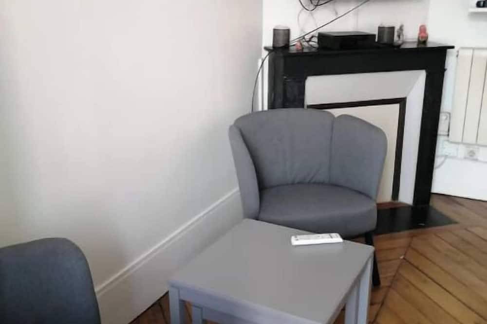 Ganze Wohnung, Self-contained studio 15 minutes from central Paris in Le Kremlin-Bicêtre, Val-de-Marne