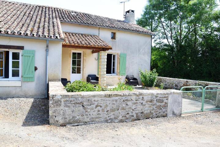 Location de vacances pour 5 personnes, avec terrasse et jardin à Saint-Germier