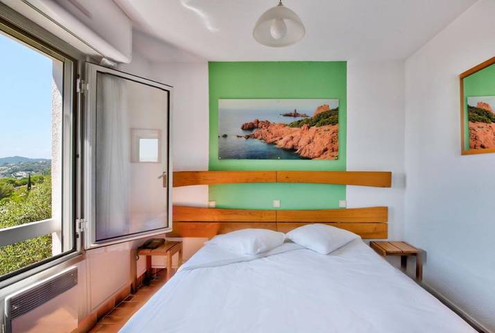 Club vacances pour 5 personnes, avec piscine ainsi que jardin et bassin pour enfant sur la Côte d'Azur - 2