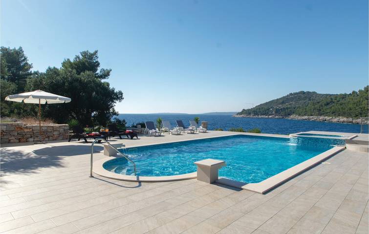 Reizende Ferienwohnung: 300 m vom Strand entfernt, mit Pool und moderner Ausstattung in Vela Luka, Korcula