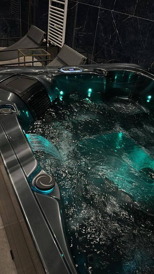 Location de vacances pour 2 personnes, avec terrasse ainsi que sauna et jacuzzi dans Prénouvellon - 2