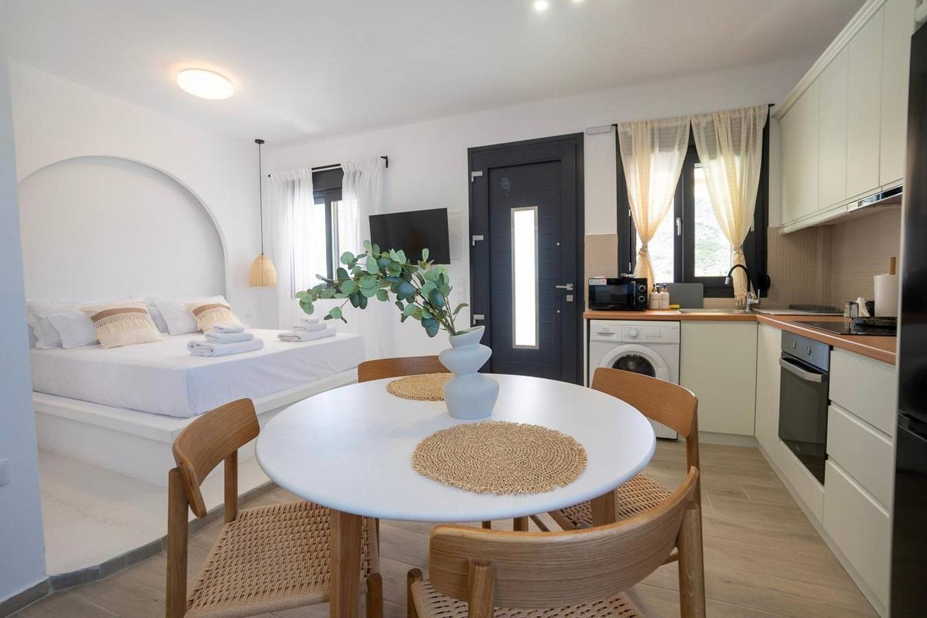 Ganzes Studio, Studio „Majestic View Villa“ mit Meerblick und Whirlpool in Karpathos
