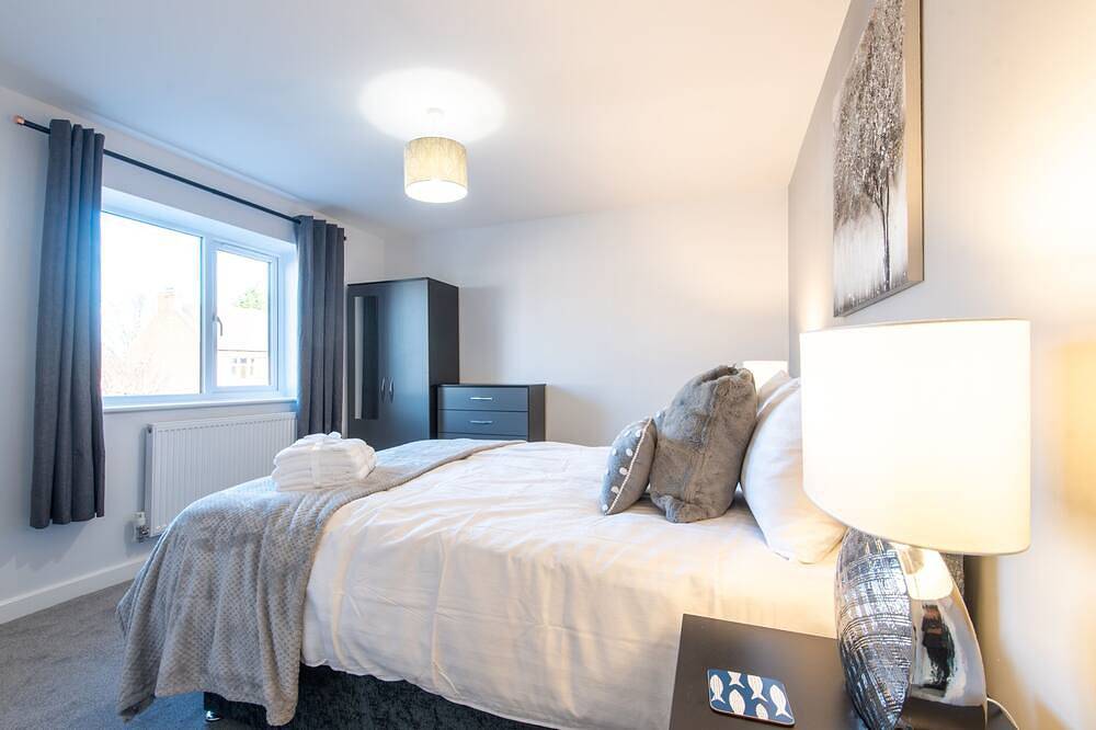 3 bed House/parking, sleeps 6 in Doncaster in South Yorkshire