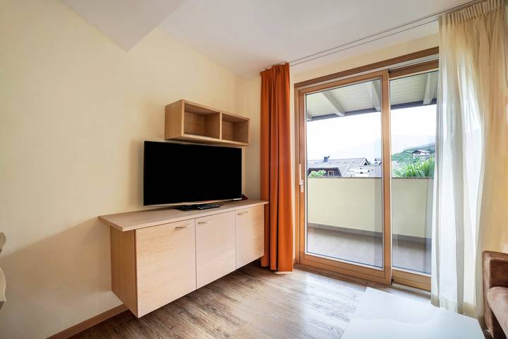 Ganze Wohnung, Ferienwohnung "Mignon 11" mit Bergblick, gemeinsamem beheizten Innenpool und Wlan in Riffian, Passeiertal