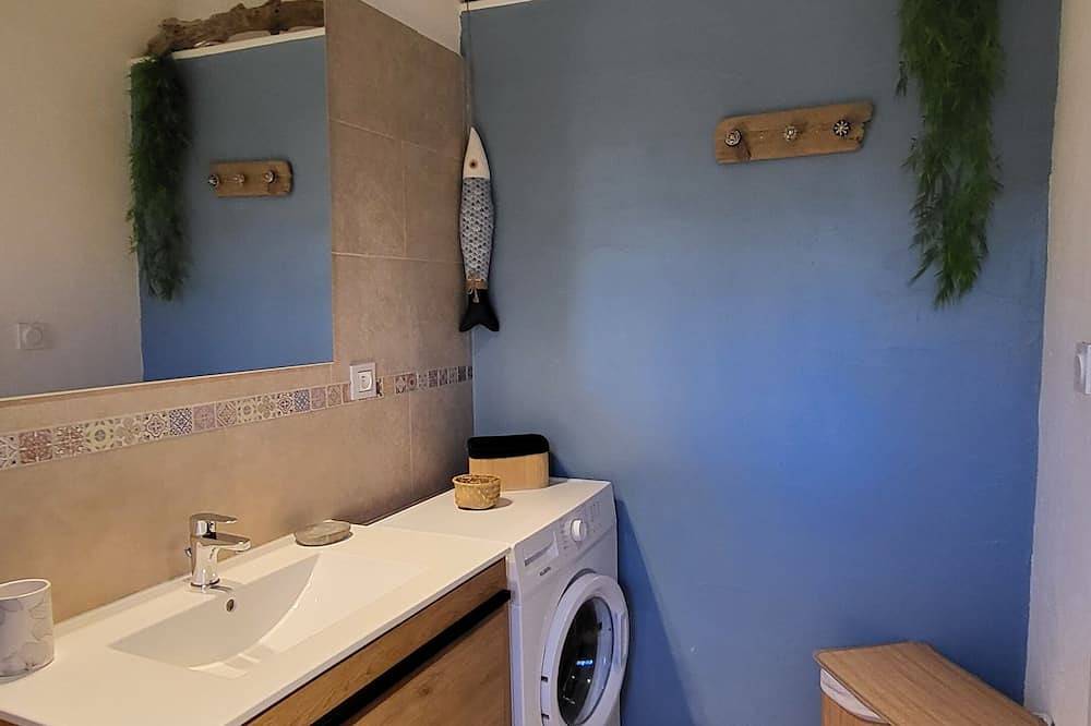 Entire apartment, La Casita in the Camargue: authenticity and nature. Sea 5 minutes away in Saintes-Maries-de-la-Mer, Arles region