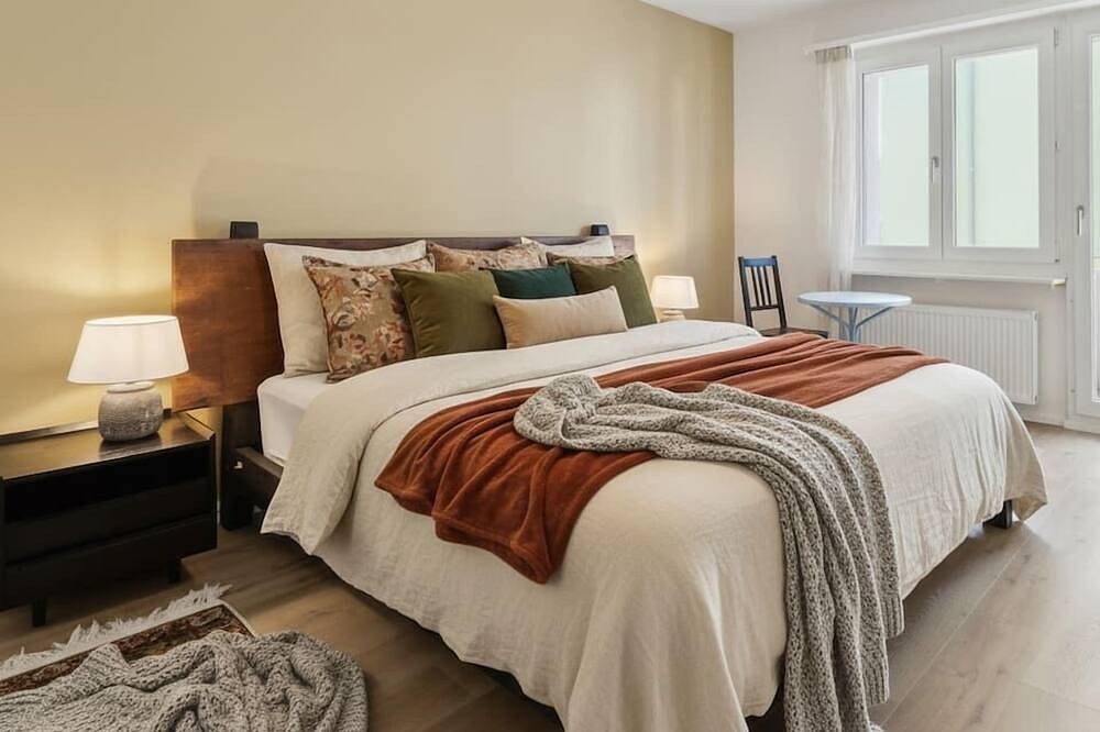 Entire apartment, Studio w/ Balcony & Modern Amenities (202-16) in Zurich, Zurich Prealps