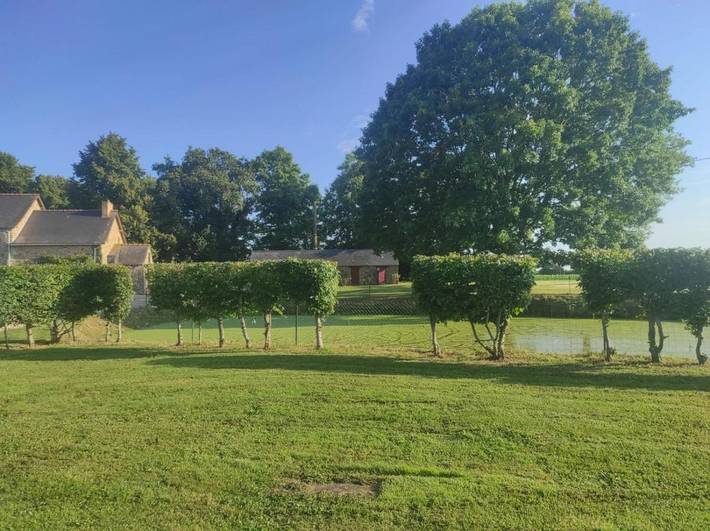 Chambre d’hôte pour 10 personnes, avec vue ainsi que jardin et piscine dans Mayenne - 3