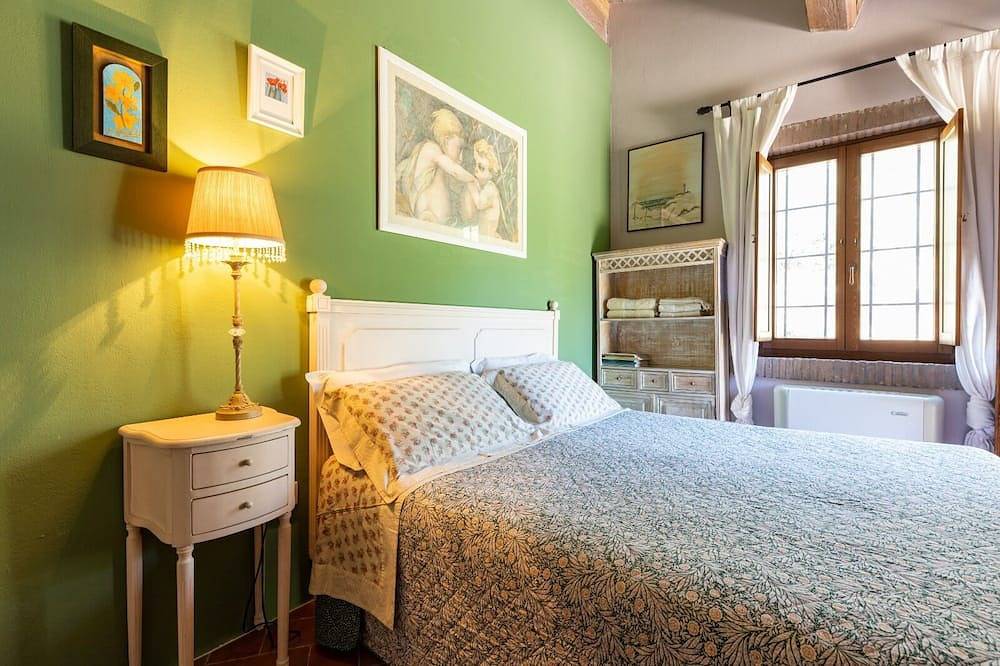 Intimate independent room for couples in Soriano nel Cimino, Viterbo Province