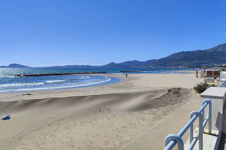 Location de vacances pour 6 personnes, avec balcon et jardin à Formia