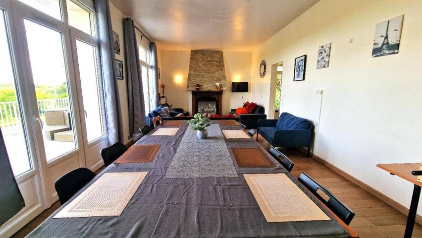 Location de vacances pour 10 personnes, avec vue sur le lac ainsi que jardin et vue, animaux acceptés dans le Loir-et-Cher