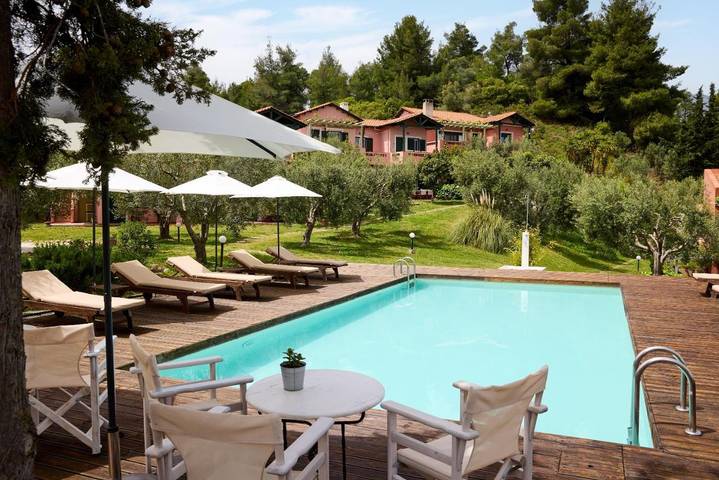 Apartment for 2 people, with garden and pool as well as view in Halkidiki