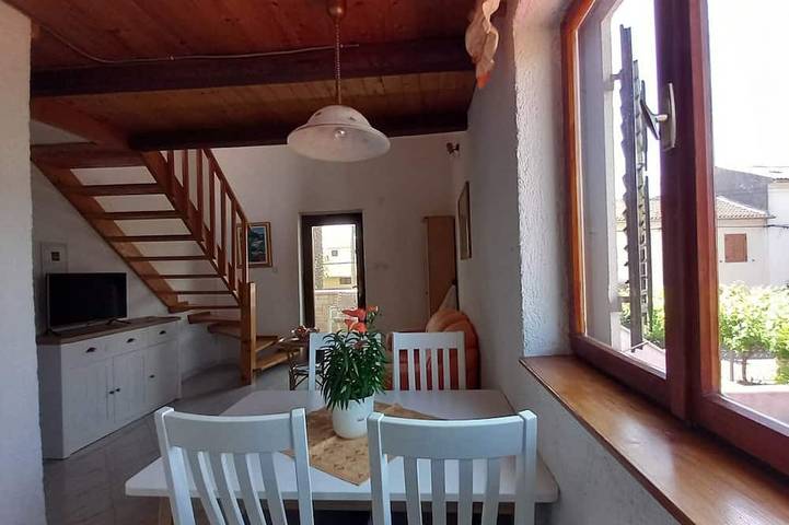 Ganze Wohnung, Ferienwohnung mit Balkon, eigener Eingang,  Strand- und Zentrumsnah gelegen. in Funtana, Vrsar-Funtana