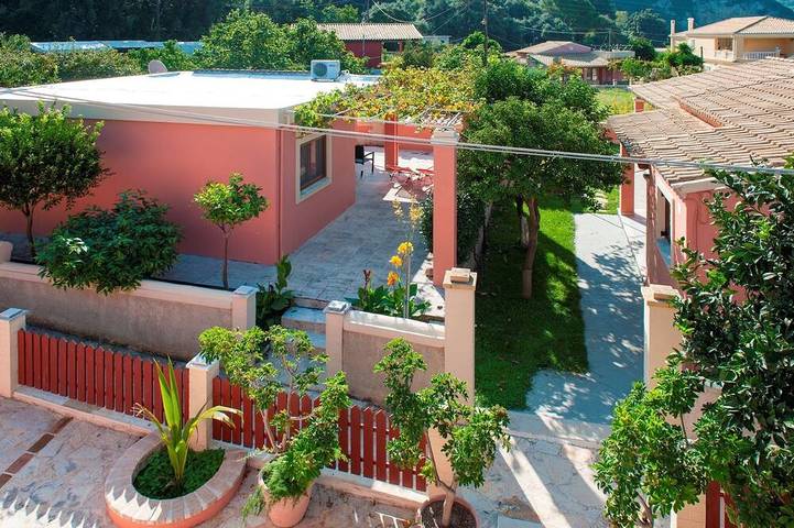 Gîte pour 5 personnes, avec terrasse et jardin