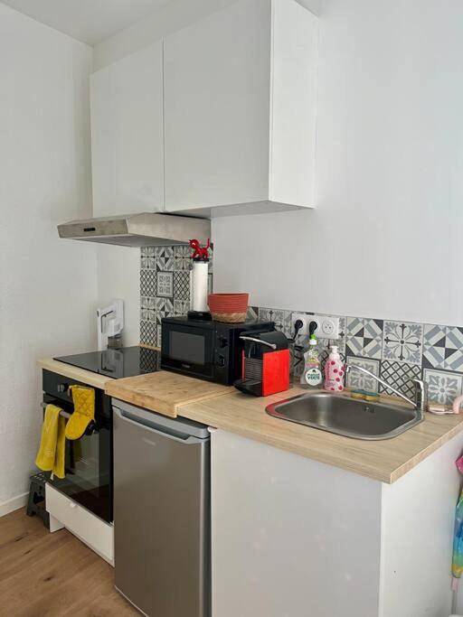 Appartement entier, One-Bedroom Apartment in Salon-de-Provence, Côte méditerranéenne (France)