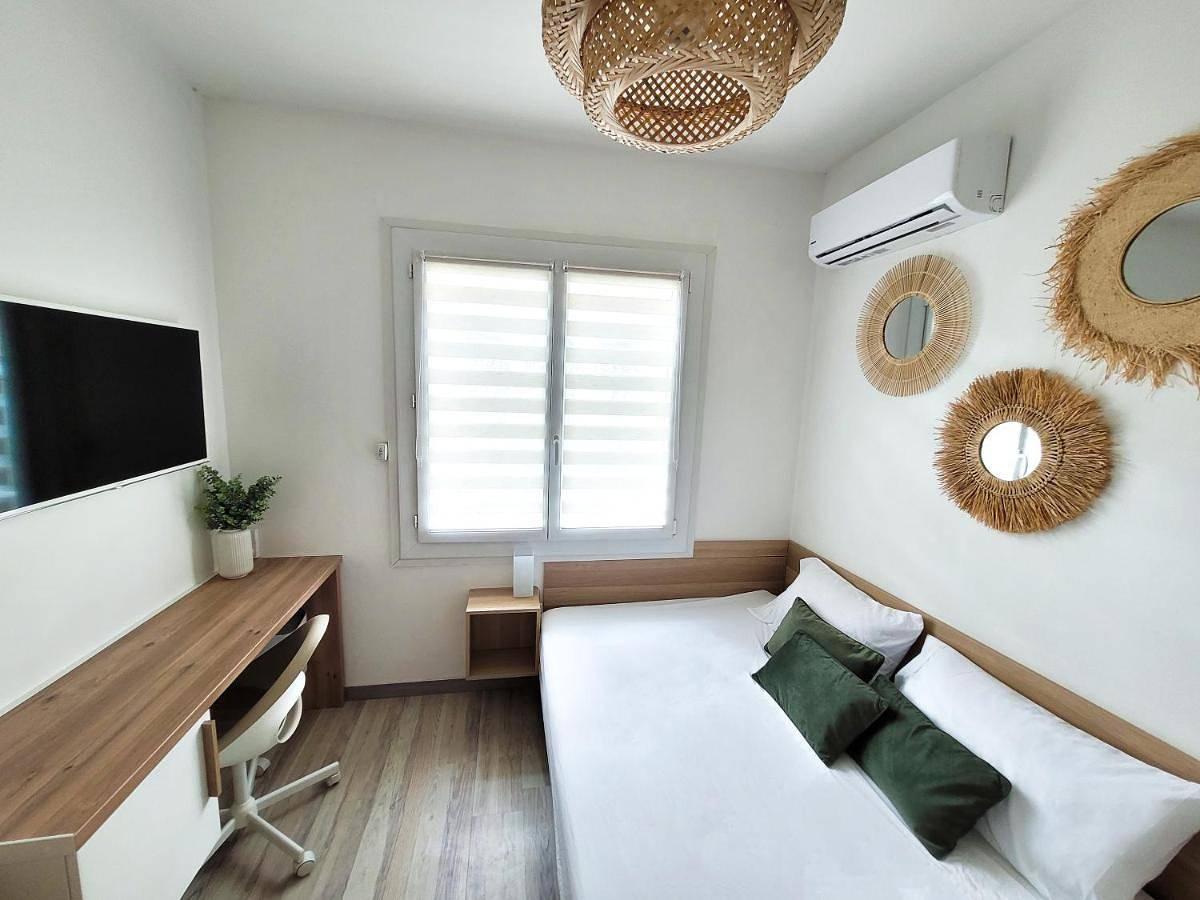 Chambre climatisée lit double dans villa - Proche Centre Tramway in Montpellier, Côte méditerranéenne (France)