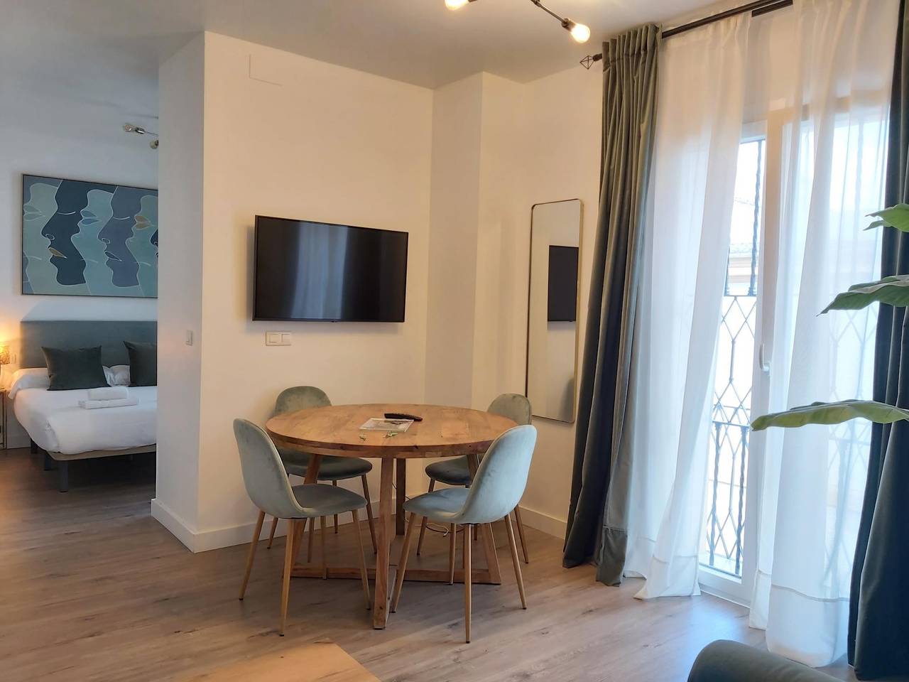 Apartamento vacacional entero, Misterhost Santiago con Piscina in Casco Antiguo, Sevilla