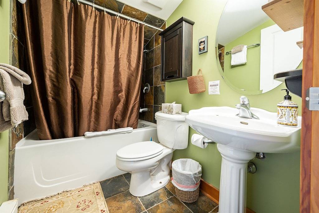 Coastal Haven-N Chesterman Beach, Hot Tub, Surf! in Tofino, Alberni-Clayoquot Regional District