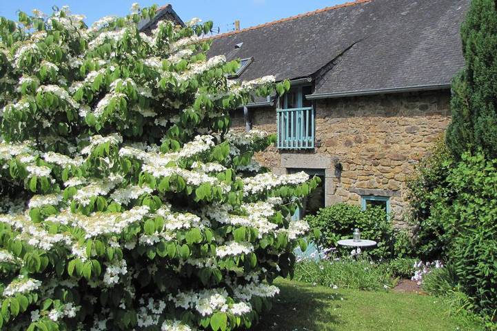 Gîte pour 2 personnes, avec piscine et jardin